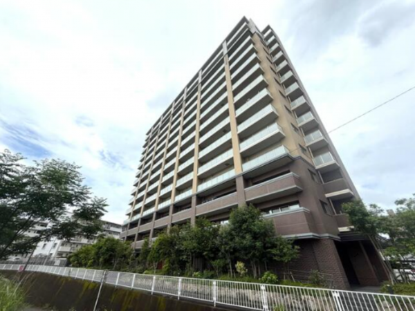 鹿児島市唐湊、マンションの外観画像です