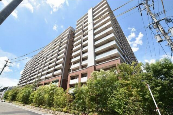 鹿児島市上荒田町、マンションの外観画像です