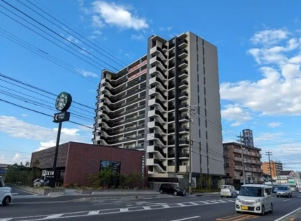 岡山市北区中仙道、マンションの外観画像です