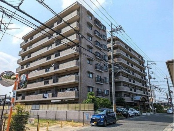 岡山市北区上中野、マンションの外観画像です