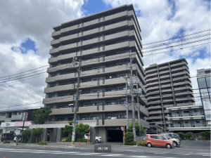 岡山市北区東古松、マンションの外観画像です