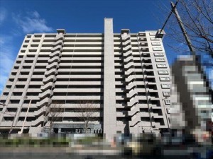 岡山市北区中山下、マンションの画像です