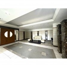 岡山市北区中山下、マンションの画像です