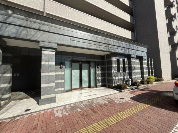 岡山市北区中山下、マンションの画像です