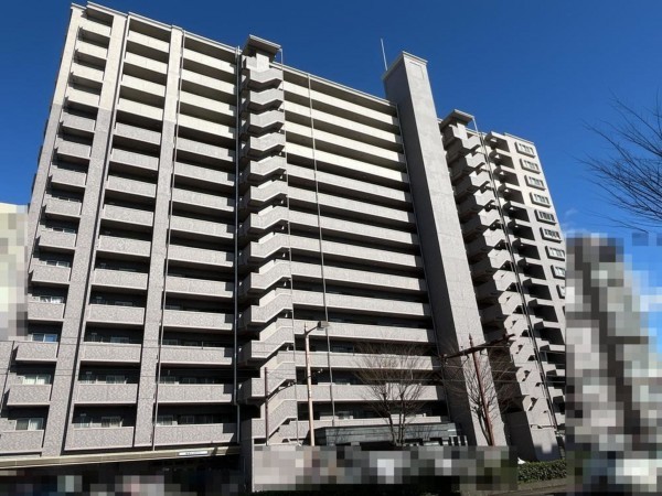 岡山市北区中山下、マンションの画像です