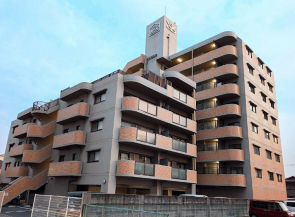岡山市北区西古松、マンションの外観画像です