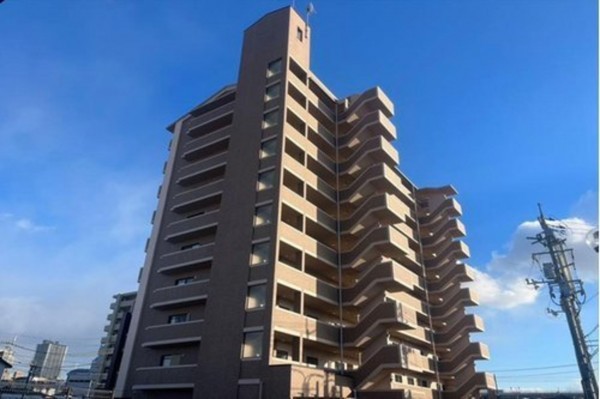 岡山市北区島田本町、マンションの外観画像です