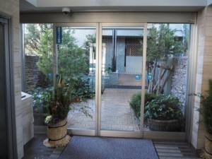 岡山市北区今、マンションのエントランス画像です