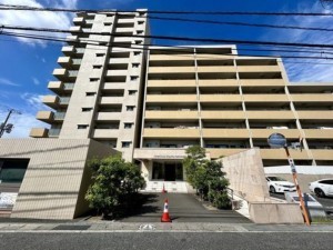 岡山市北区上中野、マンションの外観画像です