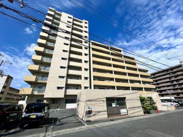 岡山市北区上中野、マンションの外観画像です