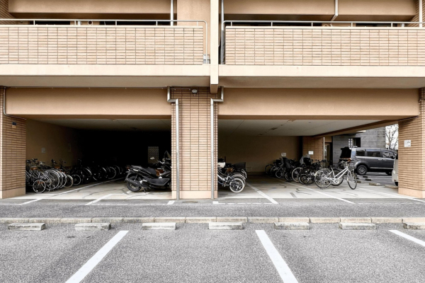 岡山市北区厚生町、マンションの駐車場画像です