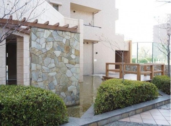 岡山市北区西古松西町、マンションの外観画像です