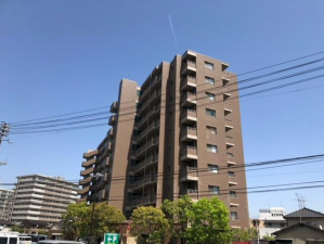 岡山市北区東古松、マンションの外観画像です
