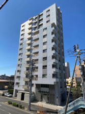岡山市北区鹿田本町、マンションの外観画像です