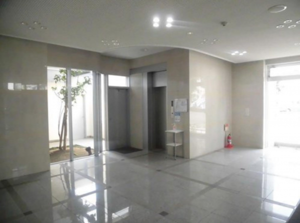 岡山市北区鹿田本町、マンションのエントランス画像です