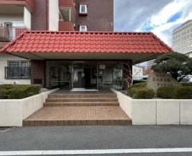 岡山市北区厚生町、マンションの外観画像です