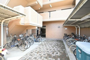 岡山市北区下中野、マンションの画像です