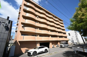 岡山市北区下中野、マンションの画像です