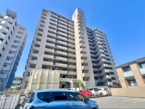 岡山市北区東古松、マンションの外観画像です