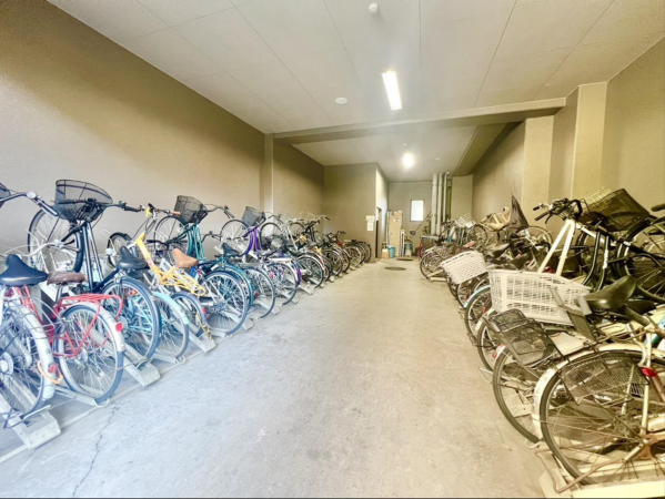 岡山市北区東古松、マンションの駐車場画像です