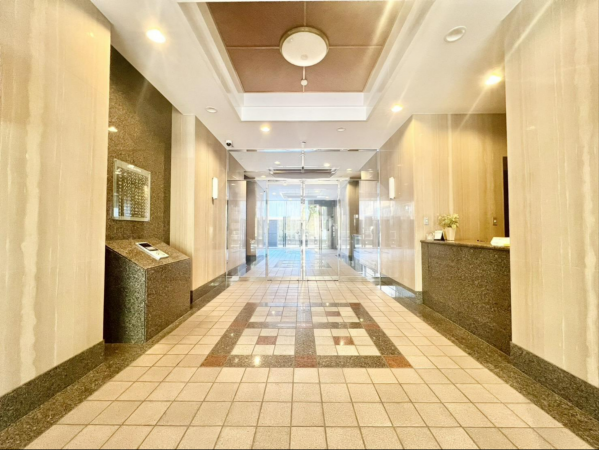 岡山市北区東古松、マンションのエントランス画像です