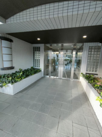 岡山市北区清輝橋、マンションのエントランス画像です