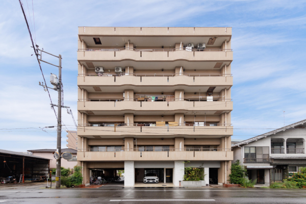 岡山市北区東古松、マンションの外観画像です