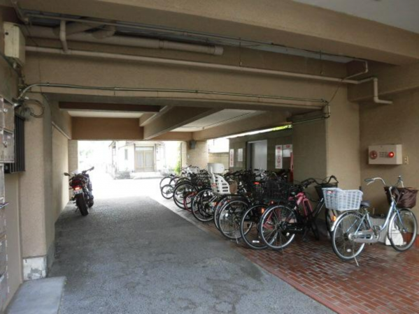 岡山市北区東古松、マンションの駐車場画像です