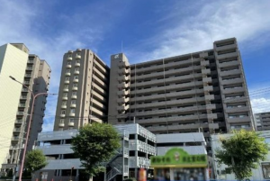 岡山市北区西古松、マンションの外観画像です