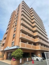 岡山市北区清輝本町、マンションの外観画像です