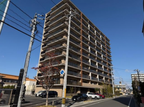 岡山市北区西古松、マンションの外観画像です