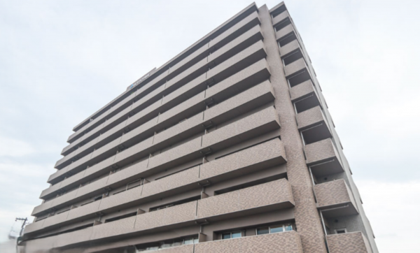 岡山市北区庭瀬、マンションの外観画像です
