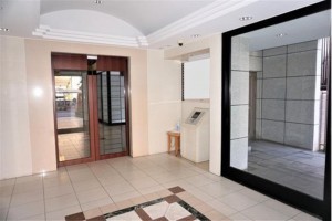 岡山市北区国体町、マンションのエントランス画像です