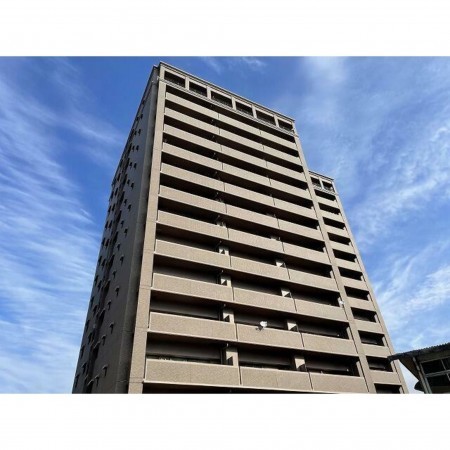 岡山市北区国体町、マンションの外観画像です