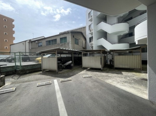 岡山市北区奥田、マンションの駐車場画像です