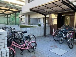 岡山市北区中山下、マンションの画像です