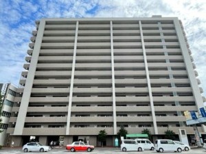 岡山市北区鹿田町、マンションの外観画像です