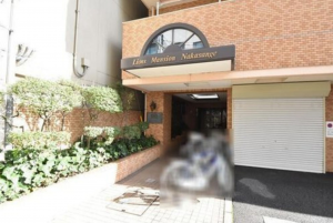 岡山市北区中山下、マンションの画像です