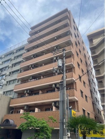 岡山市北区中山下、マンションの外観画像です