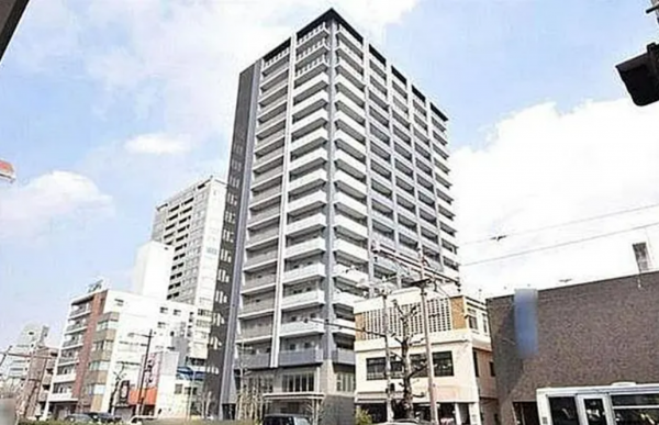 岡山市北区中山下、マンションの画像です