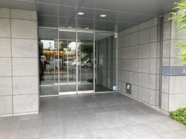 岡山市北区平和町、マンションのエントランス画像です