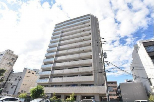 岡山市北区平和町、マンションの外観画像です