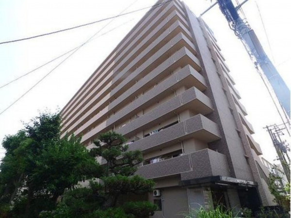 岡山市北区奉還町、マンションの外観画像です