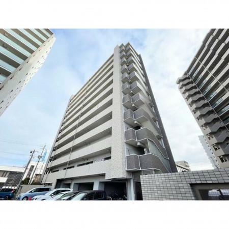 岡山市北区西古松西町、マンションの外観画像です