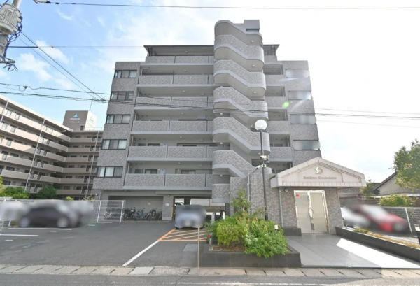 岡山市北区上中野、マンションの外観画像です