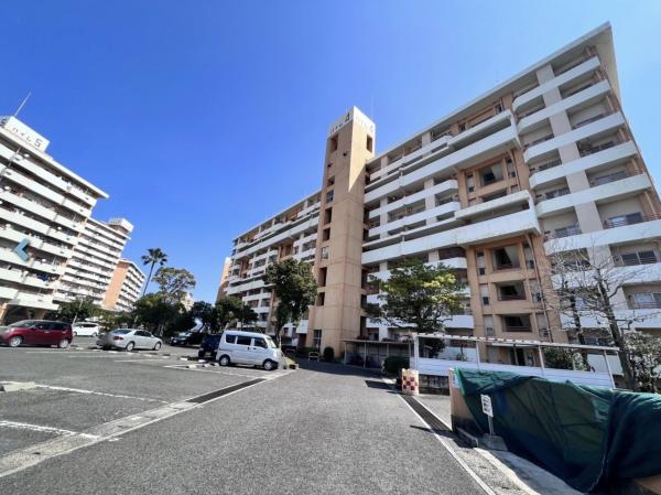 鹿児島市鴨池新町、マンションの外観画像です