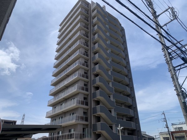 上尾市緑丘、マンションの外観画像です