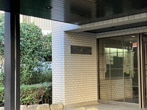 上尾市柏座、マンションのエントランス画像です