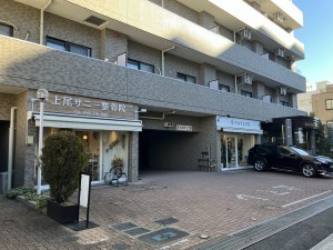 上尾市柏座、マンションの外観画像です