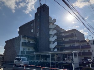 上尾市大字上尾下、マンションの外観画像です